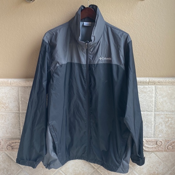 Black and gray Columbia windbreaker - Picture 1 of 2